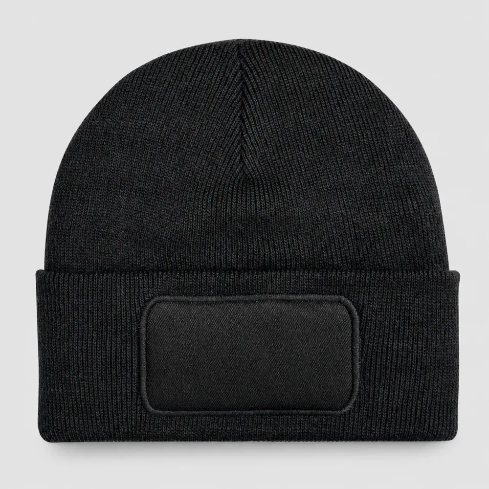 Schwarzes gestricktes Beanie mit Baumwoll-Patch