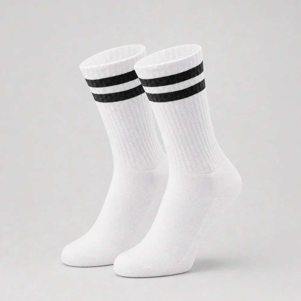 Weiße Tennissocken mit schwarzen Streifen und bedruckbarem Schaft