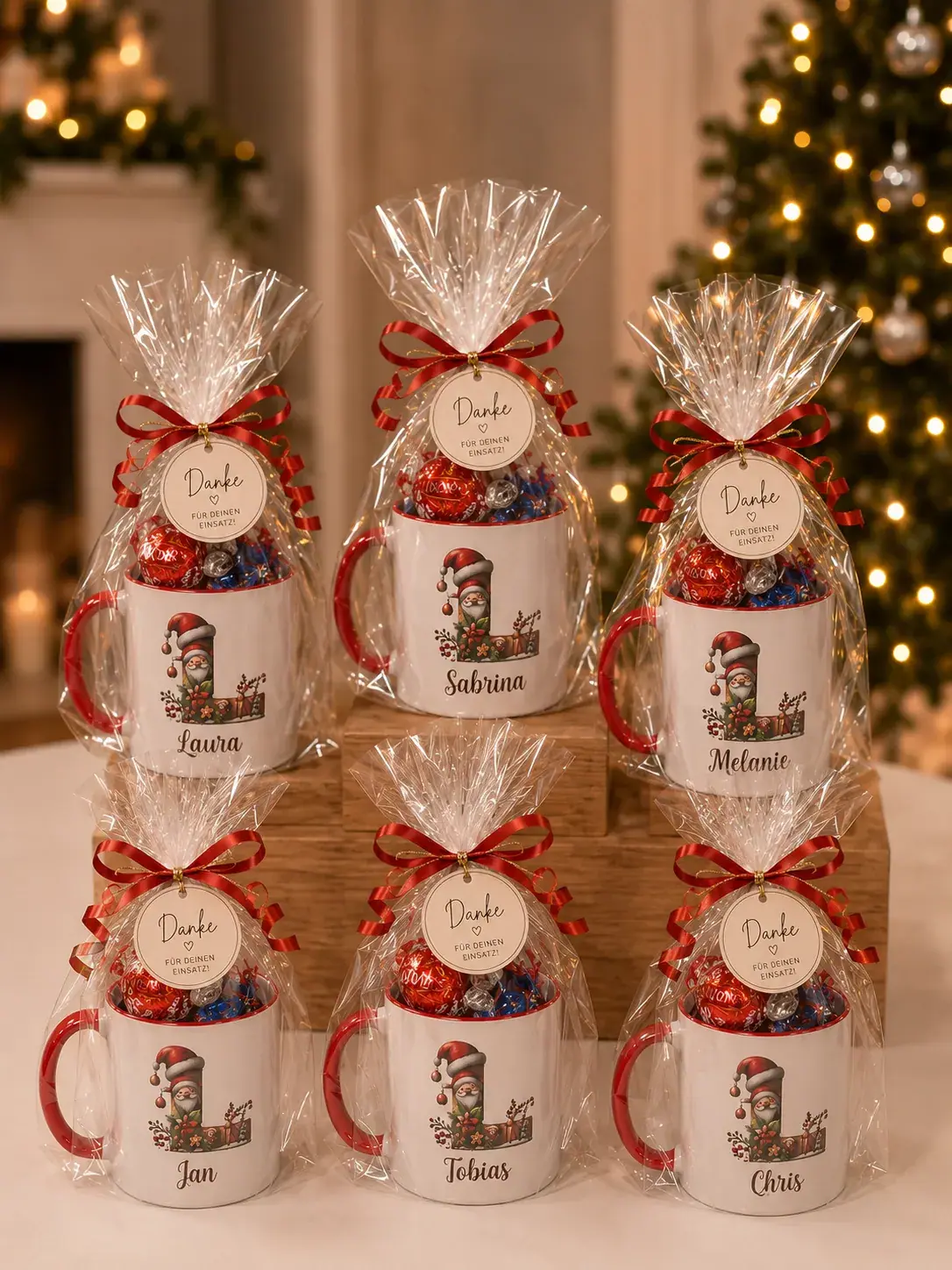 Weihnachtlich bedruckte Tassen als Firmengeschenk
