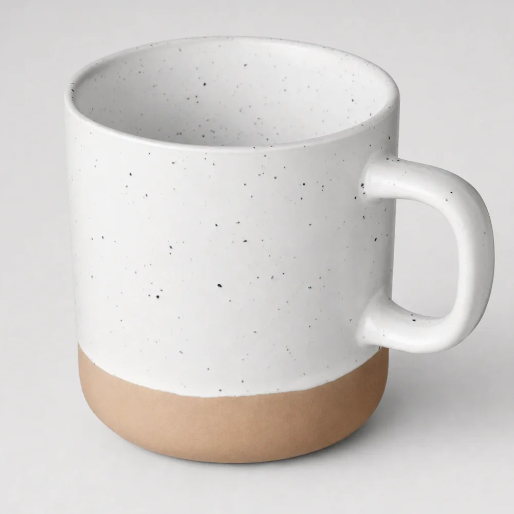 Steingut-Tasse in Weiß